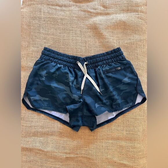 Vuori Pants - Vuori Blue Camo Athletic Shorts Elastic Waistband running activewear tennis SM